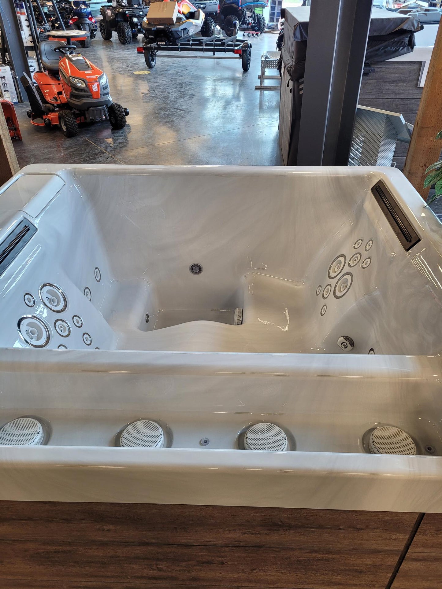 COAST SPAS 2Purfikt Infinity Edge