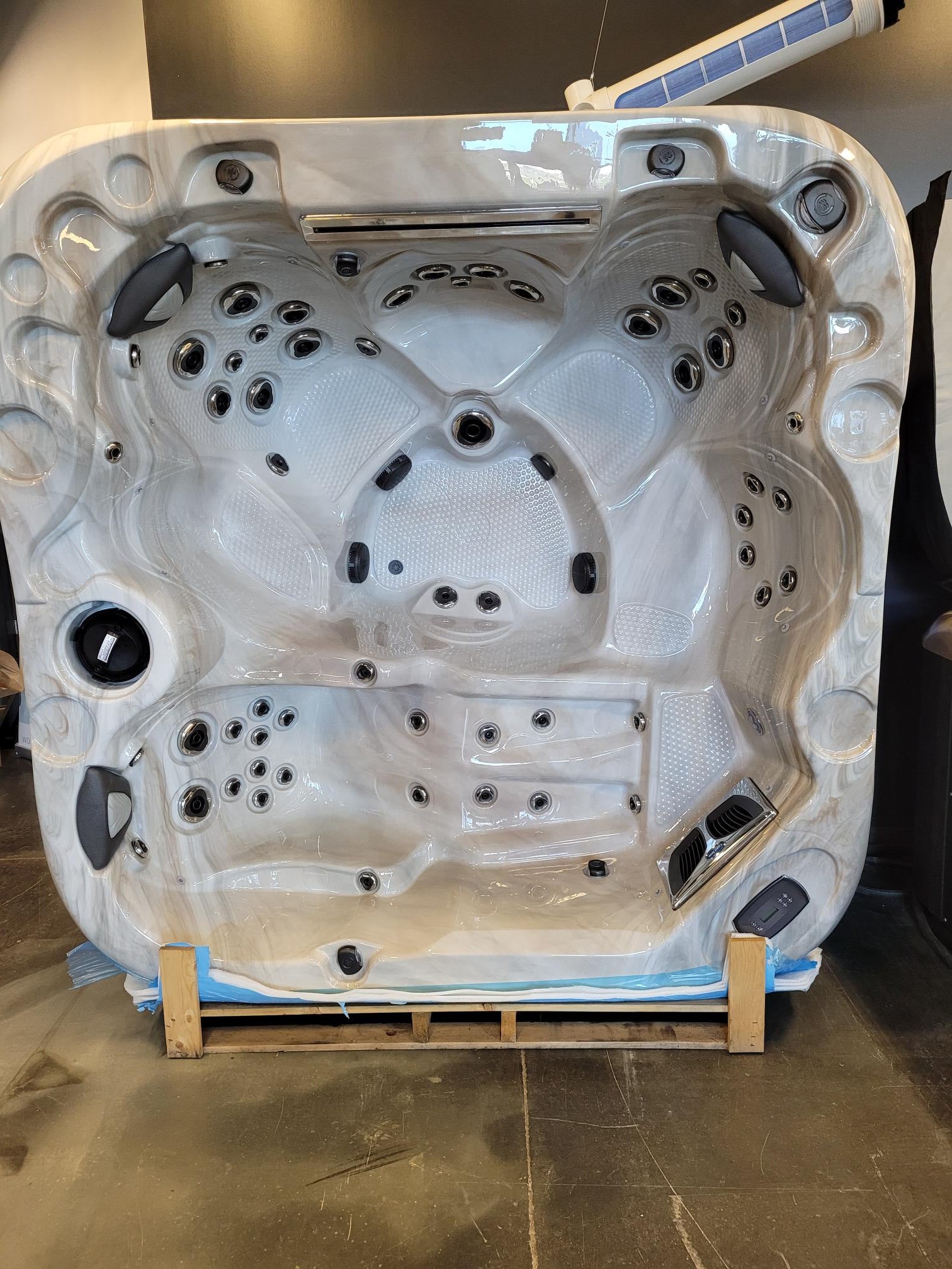 COAST SPAS ELEMENT LOUNGE CURVE ELITE Coast Spas Lethbridge